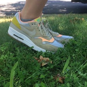NWOT Nike Airs